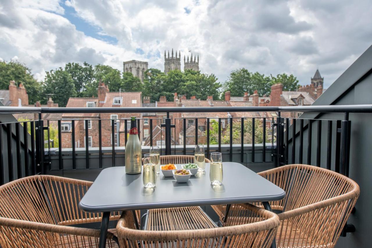 The Quadrant - The Garret Apartment York Bagian luar foto